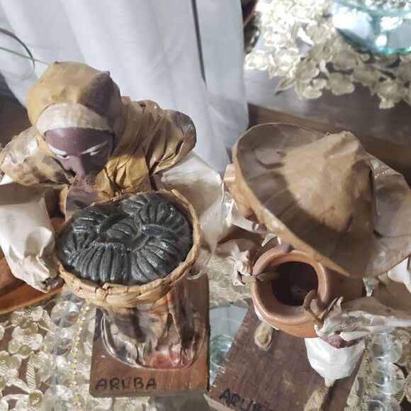 Vintage Paper Mache Couple Figurines from Aruba - Picture 4 of 9